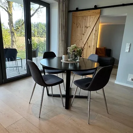 2 Zi Mit Garten Und Terrasse Lägenhet